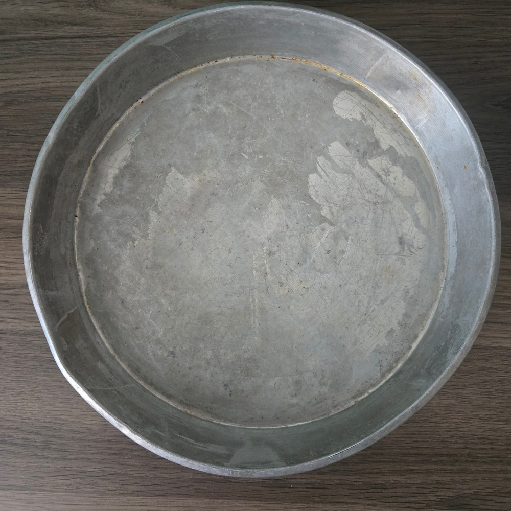 Mirro vintage 9 Inch Round Aluminum Cake Pan Baking Kitchenware - Picture 3 of 5